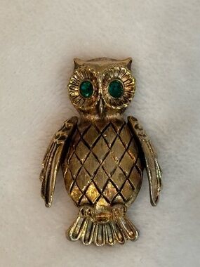VintageGold Tone Owl Brooch with Emerald Green Eyes